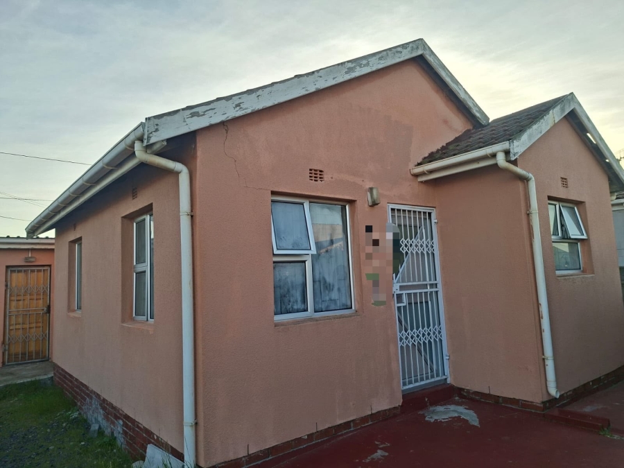 4 Bedroom Property for Sale in Ilitha Park Western Cape